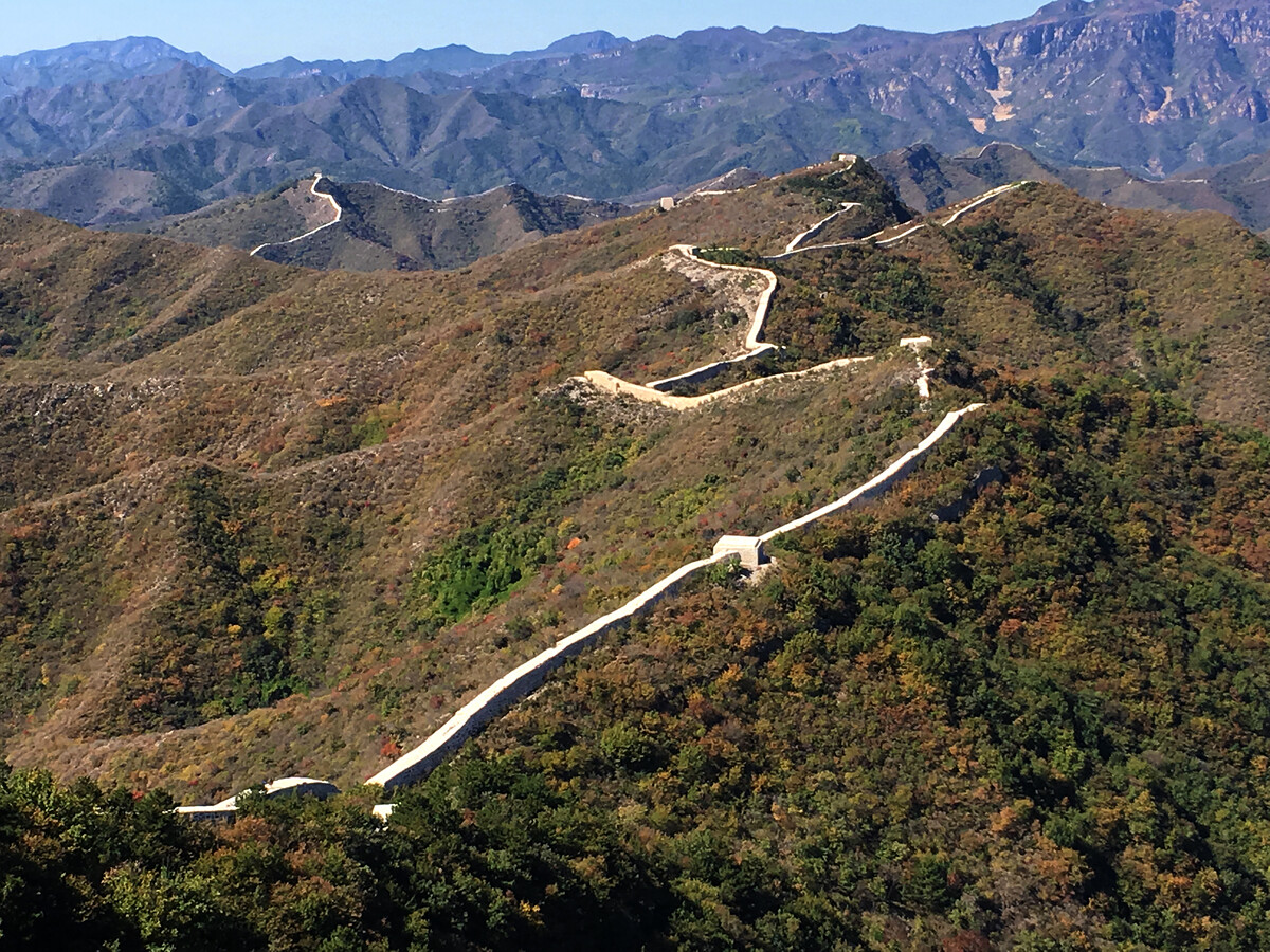 Looking back down along the Hongshimen Great Wall