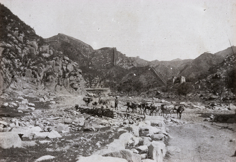 Shuiguan Great Wall photographed by Oliver Hulme in the early 1900s. Image courtesy of Charles Poolton and Historical Photographs of China, University of Bristol (www.hpcbristol.net).