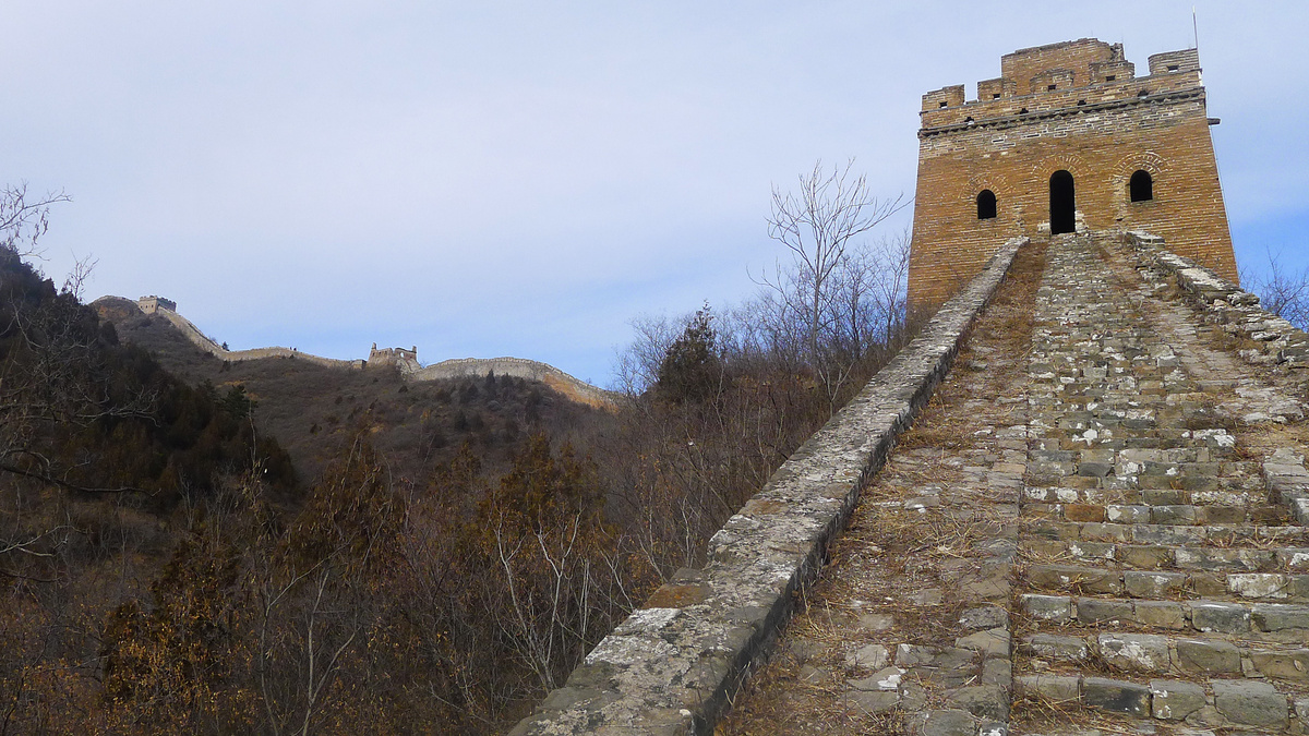 A tower on the middle section of the west side of the Simatai Great Wall