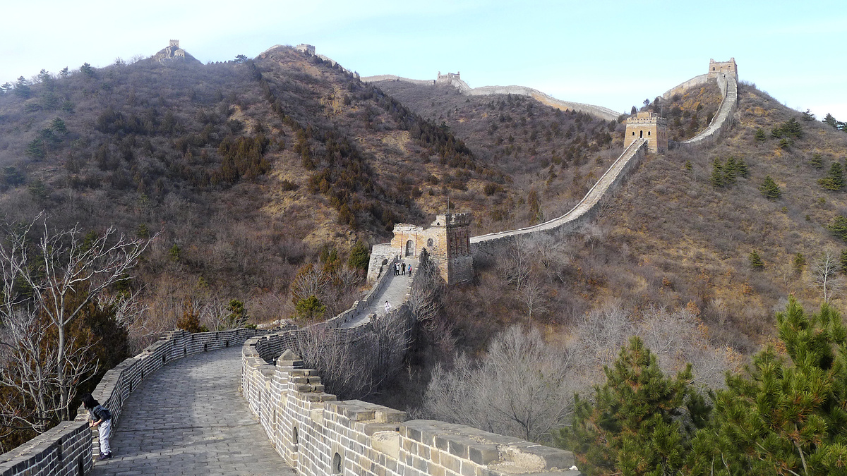 The middle section of the west side of the Simatai Great Wall