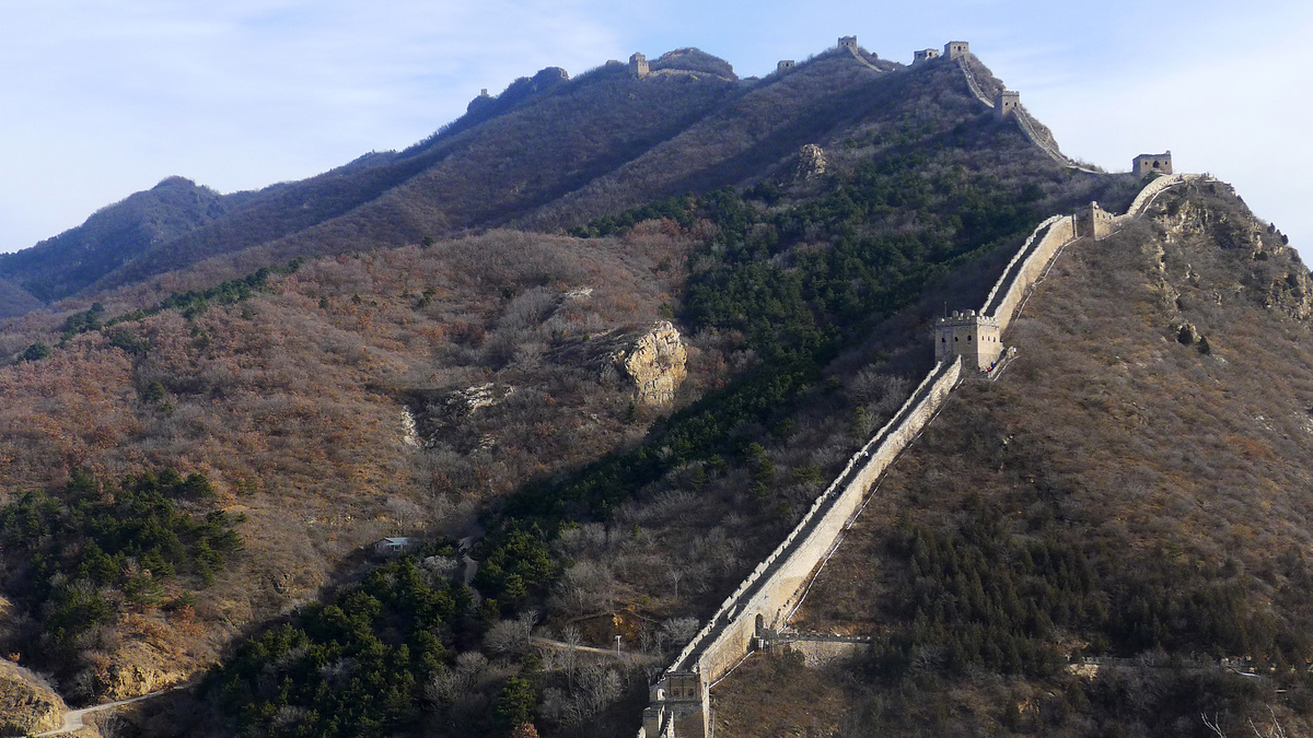 Looking over to the east side of the Simatai Great Wall.