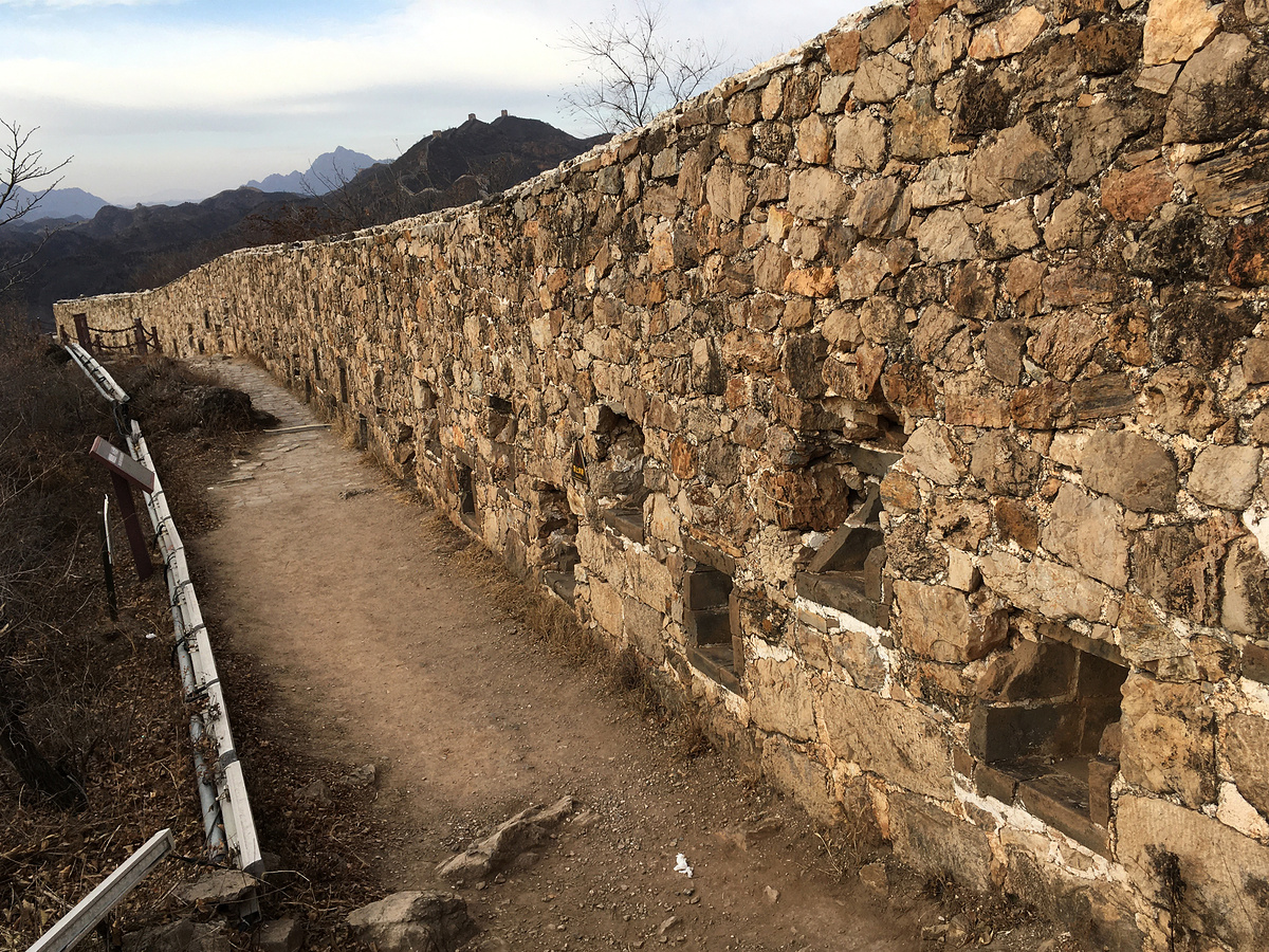 The one-sided wall at Simatai.