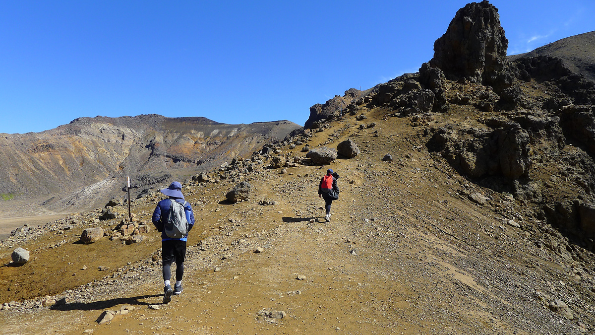 Up the ridge to Red Crater.