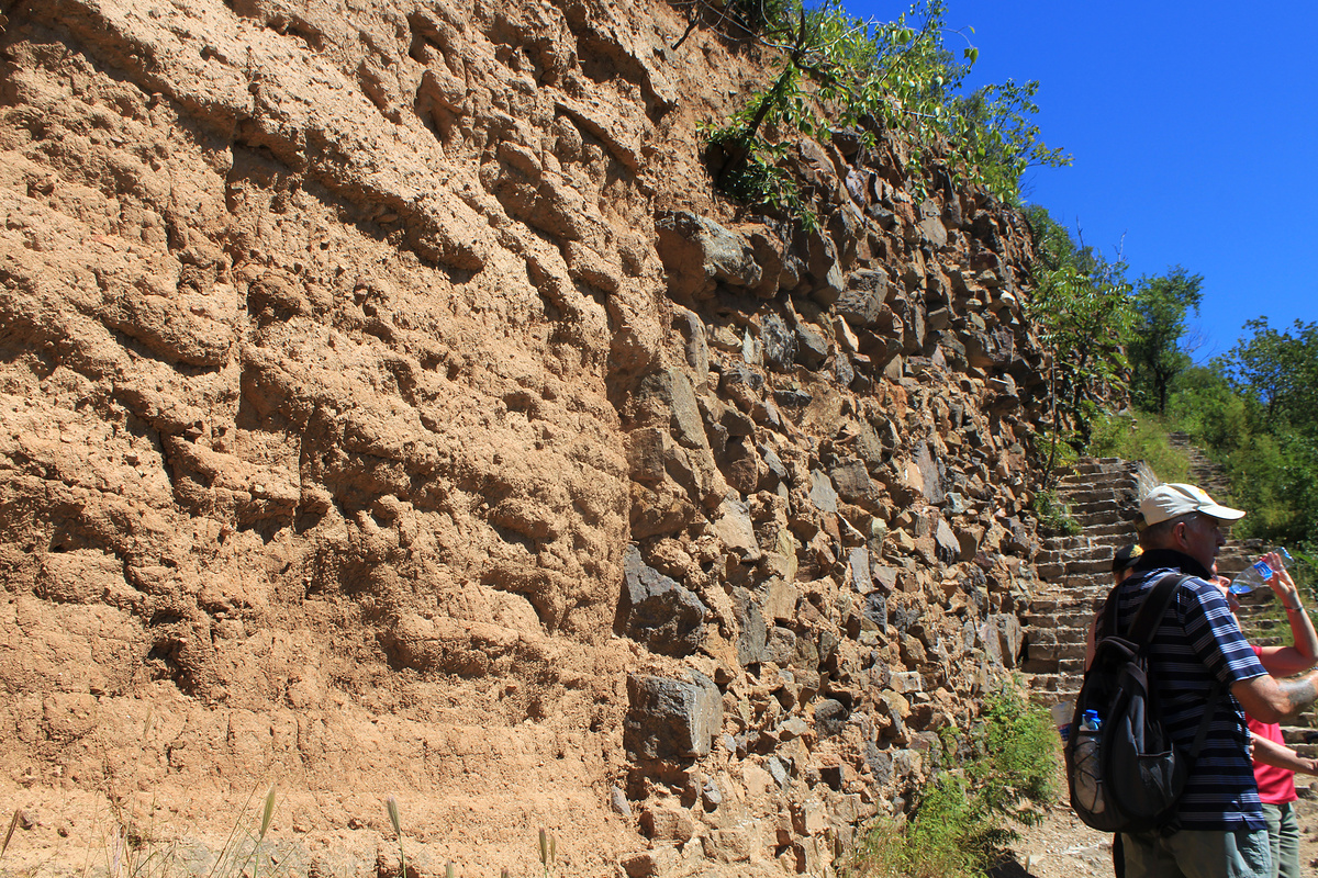Rammed earth fill changes to rubble fill near Haowang Tower.