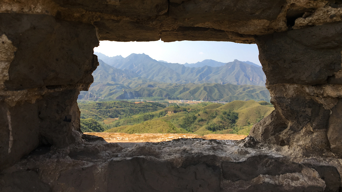 A hole knocked out of the battlements of the Gubeikou ‘Panlongshan’ Great Wall.