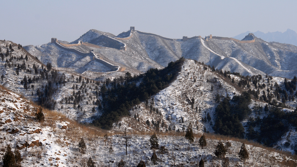 Views toward the top section of the Gubeikou ‘Panlongshan’ Great Wall.