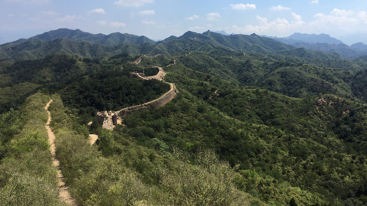 Views toward the top section of the Gubeikou ‘Panlongshan’ Great Wall.