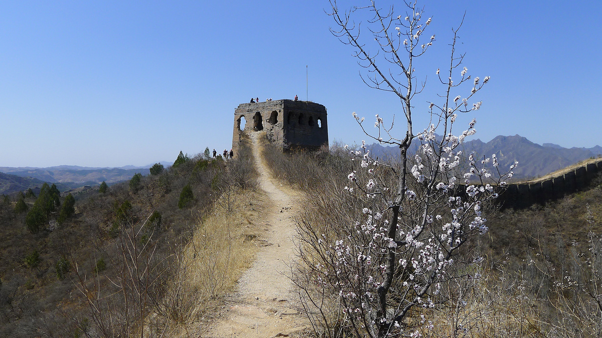 Springtime on the Gubeikou Great Wall.