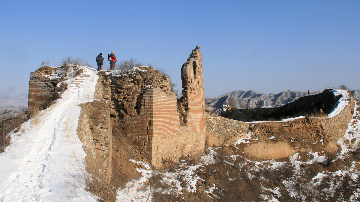 A Great Wall tower in precarious condition.