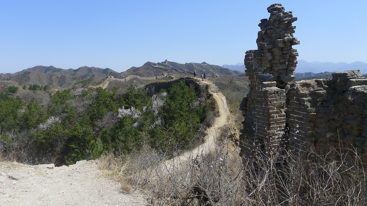 A closer look at the precarious tower.