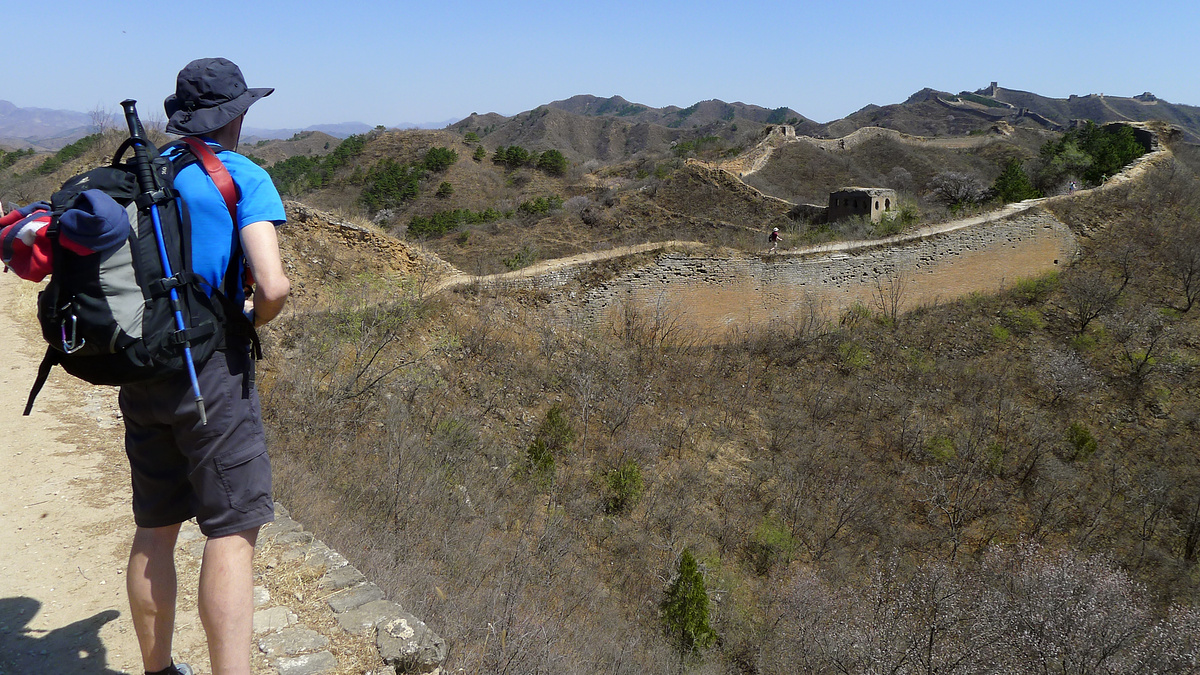 The top section of the ‘Panlongshan’ Great Wall at Gubeikou, with Haowang Tower in the middle distance and 24-Eyes Tower on the highest point of the far hills.