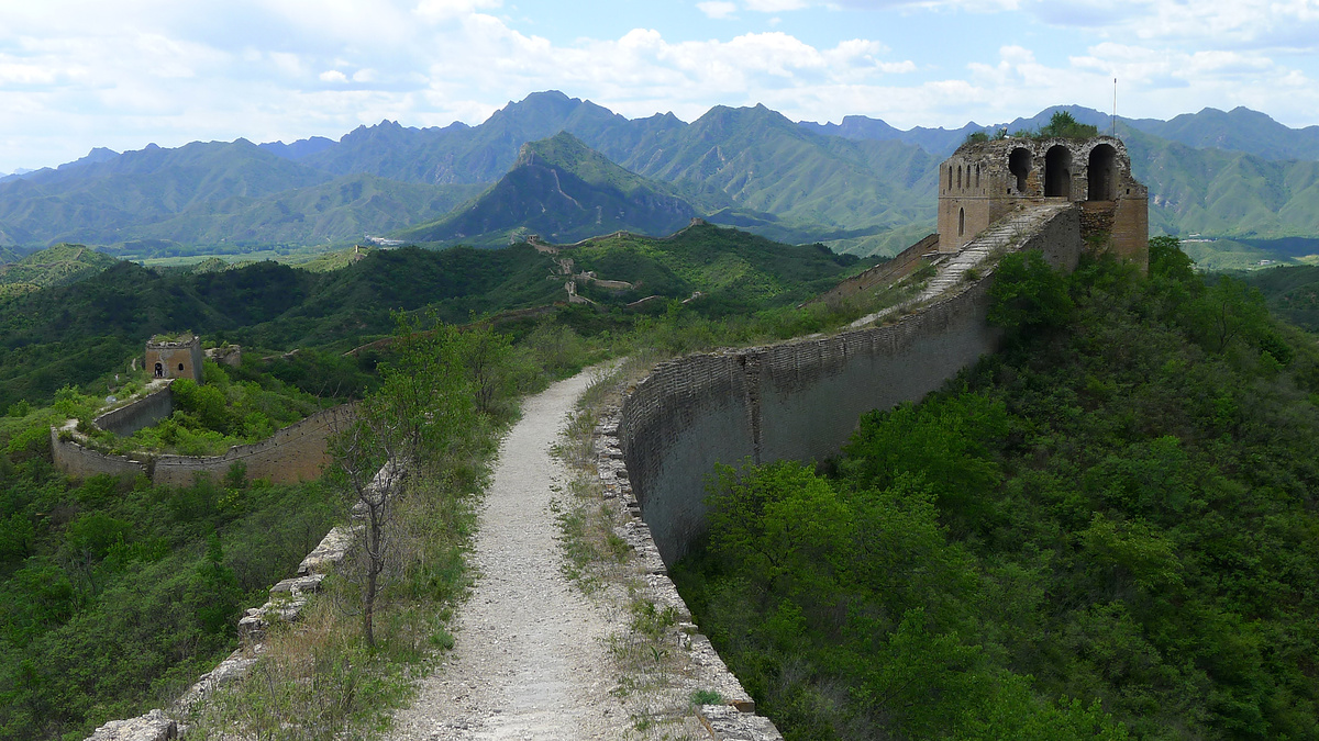 One of the towers on the top section of the Gubeikou ‘Panlongshan’ Great Wall.