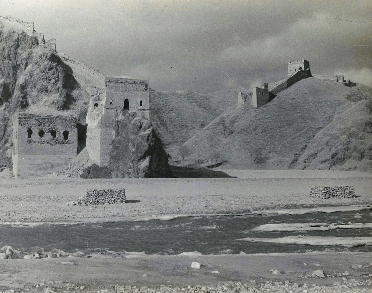 Historical photo of the Sister Towers at Gubeikou