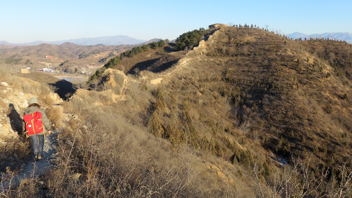 Rough line of unrepaired Great Wall at Gubeikou