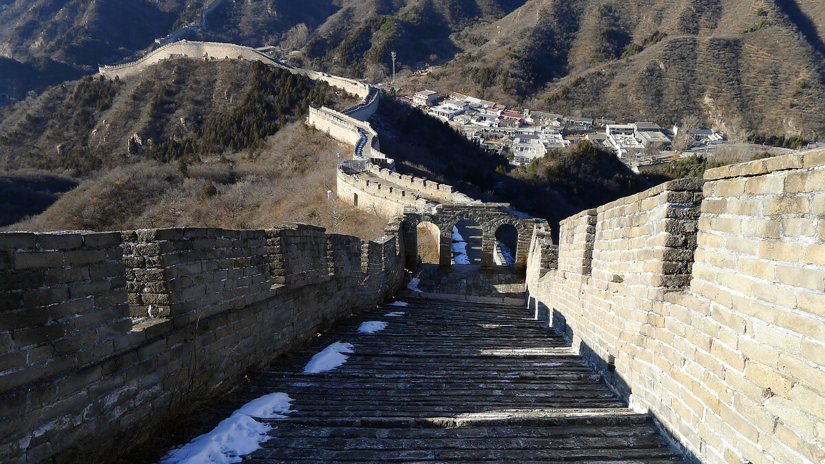 An arched wall on the Great Wall.