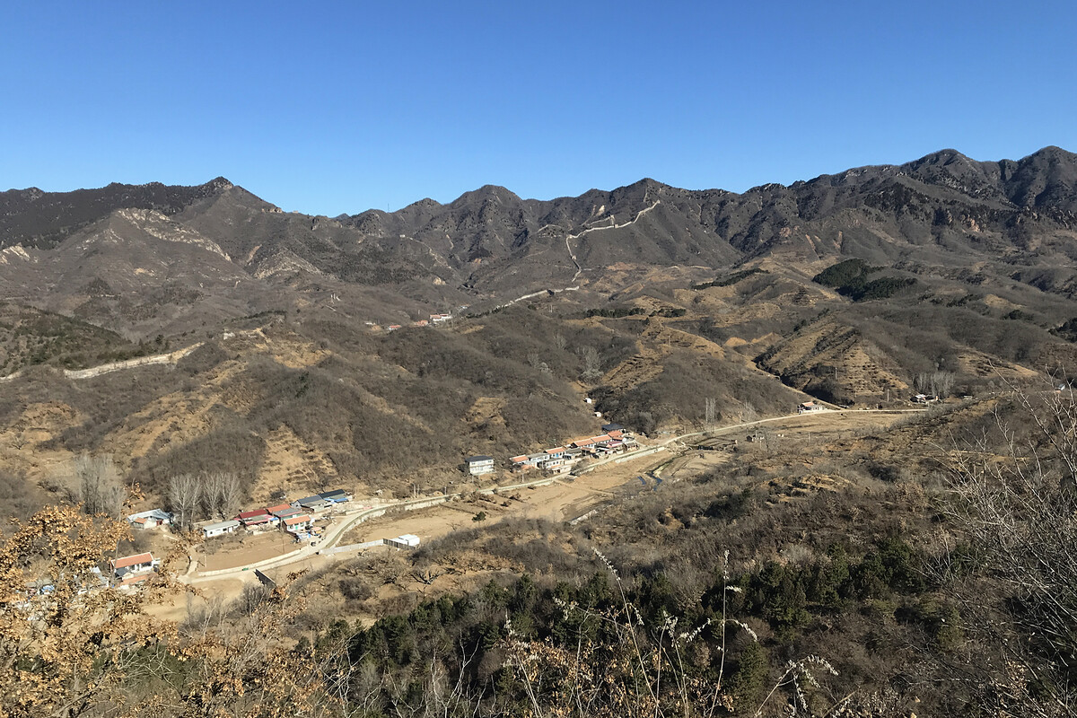 Low hills, village houses, and the northern section of the Qiangzilu Great Wall.