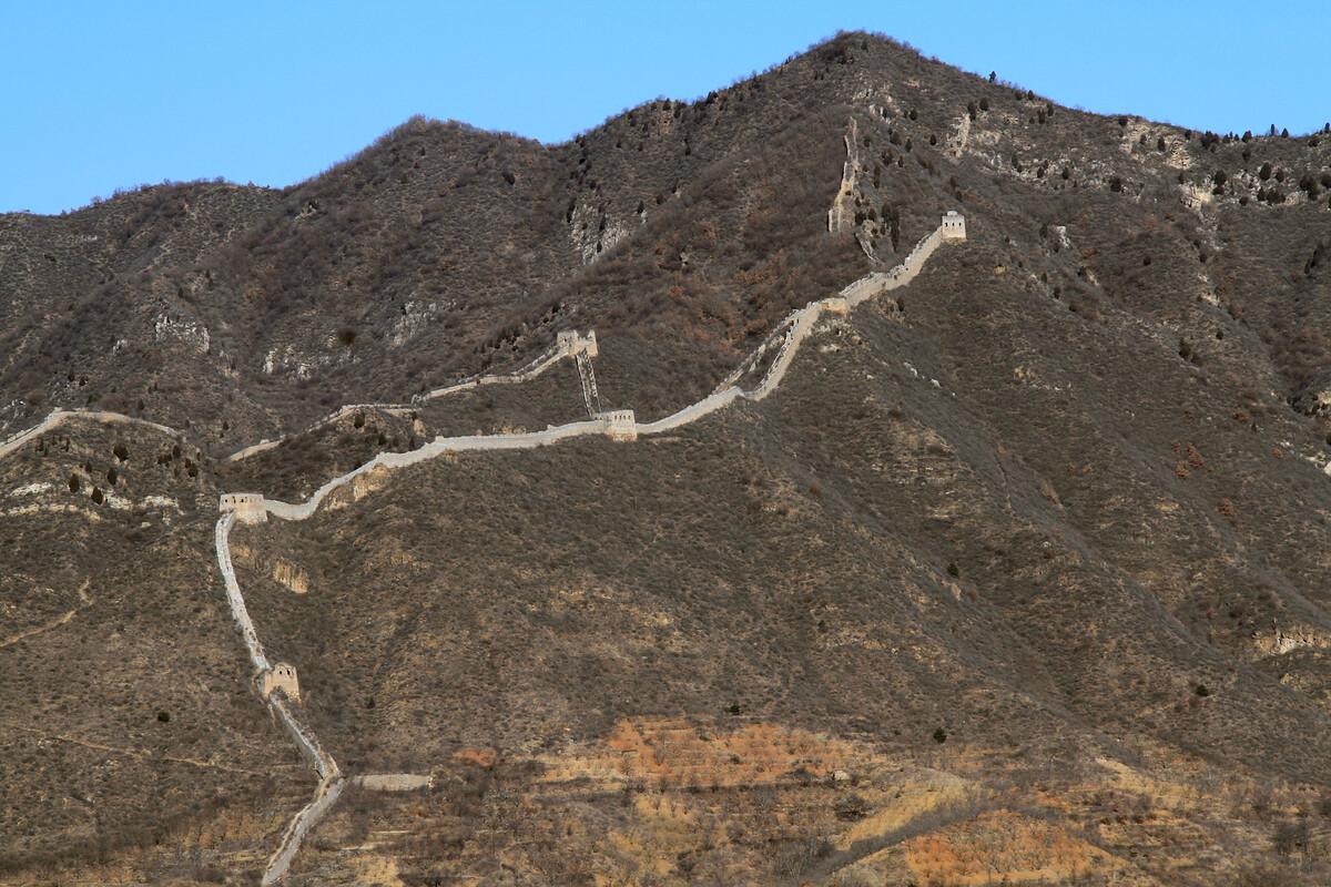 View of the upper north section of the Qiangzilu Great Wall.
