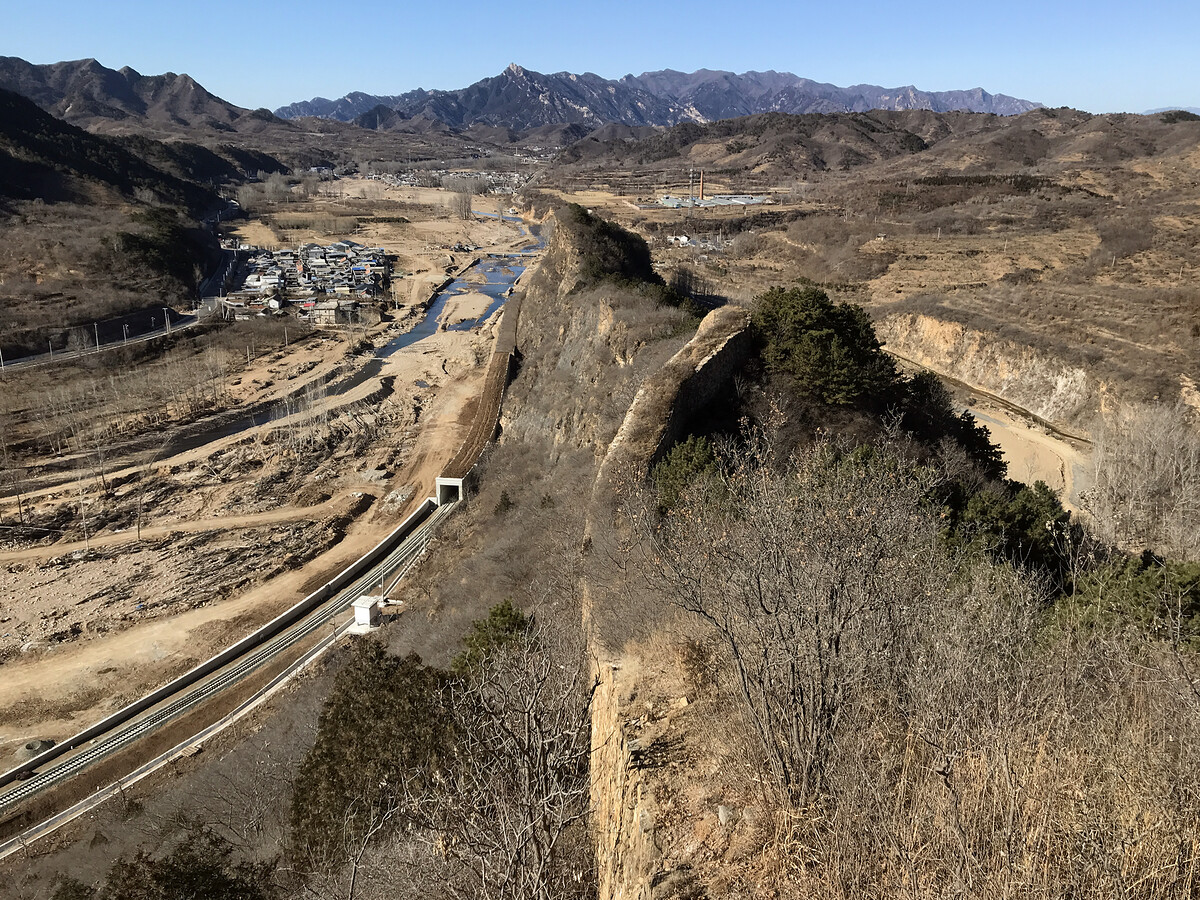 Views of mountains from the Qiangzilu Great Wall