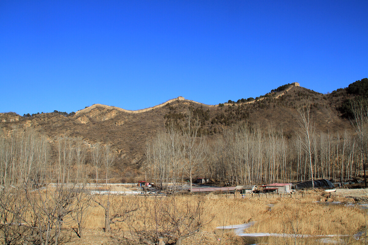 Great Wall on a low ridge